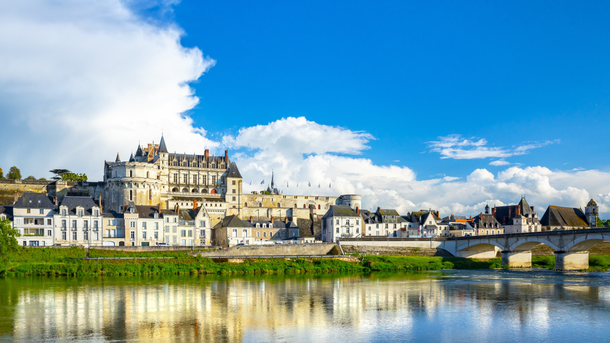 Kongebyen Amboise i Loire-dalen